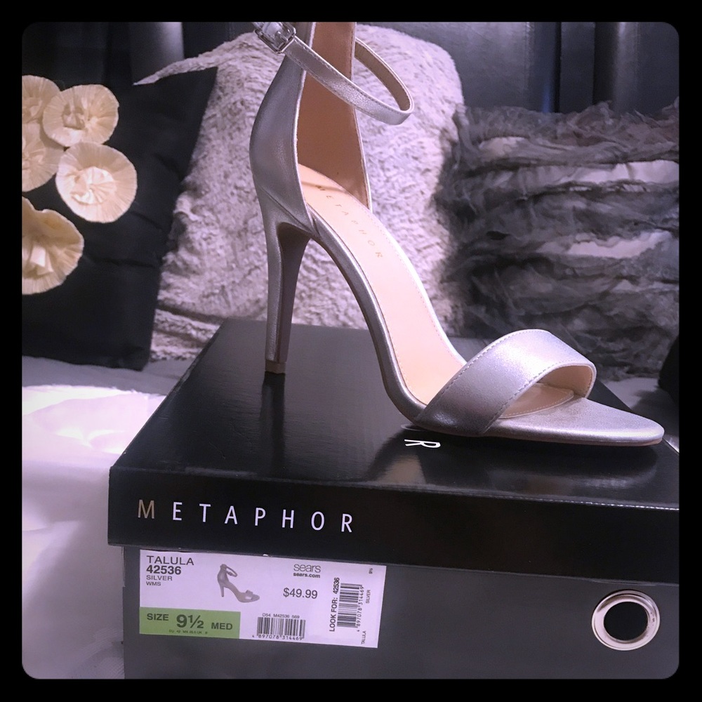 Brand new🤗 metaphor heels 👠